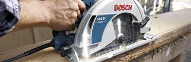 deux modèles de base de scies circulaires