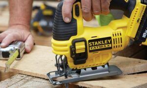 fatmax-stanley-scie-sauteuse