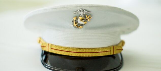 Casquette blanche d'uniforme des Marines américains