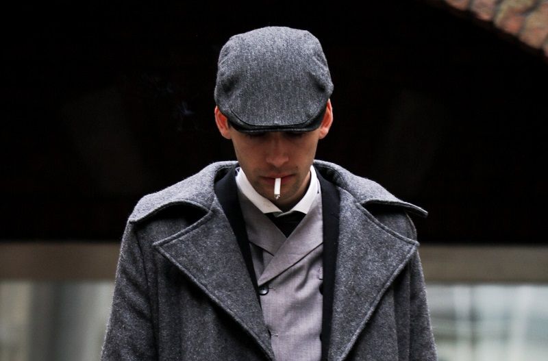 homme cigarette
